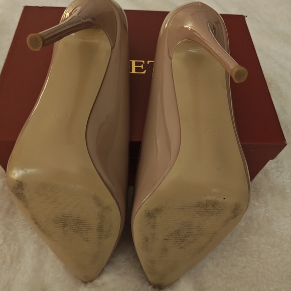 Women's Nude Pumps - Picture 4 of 4